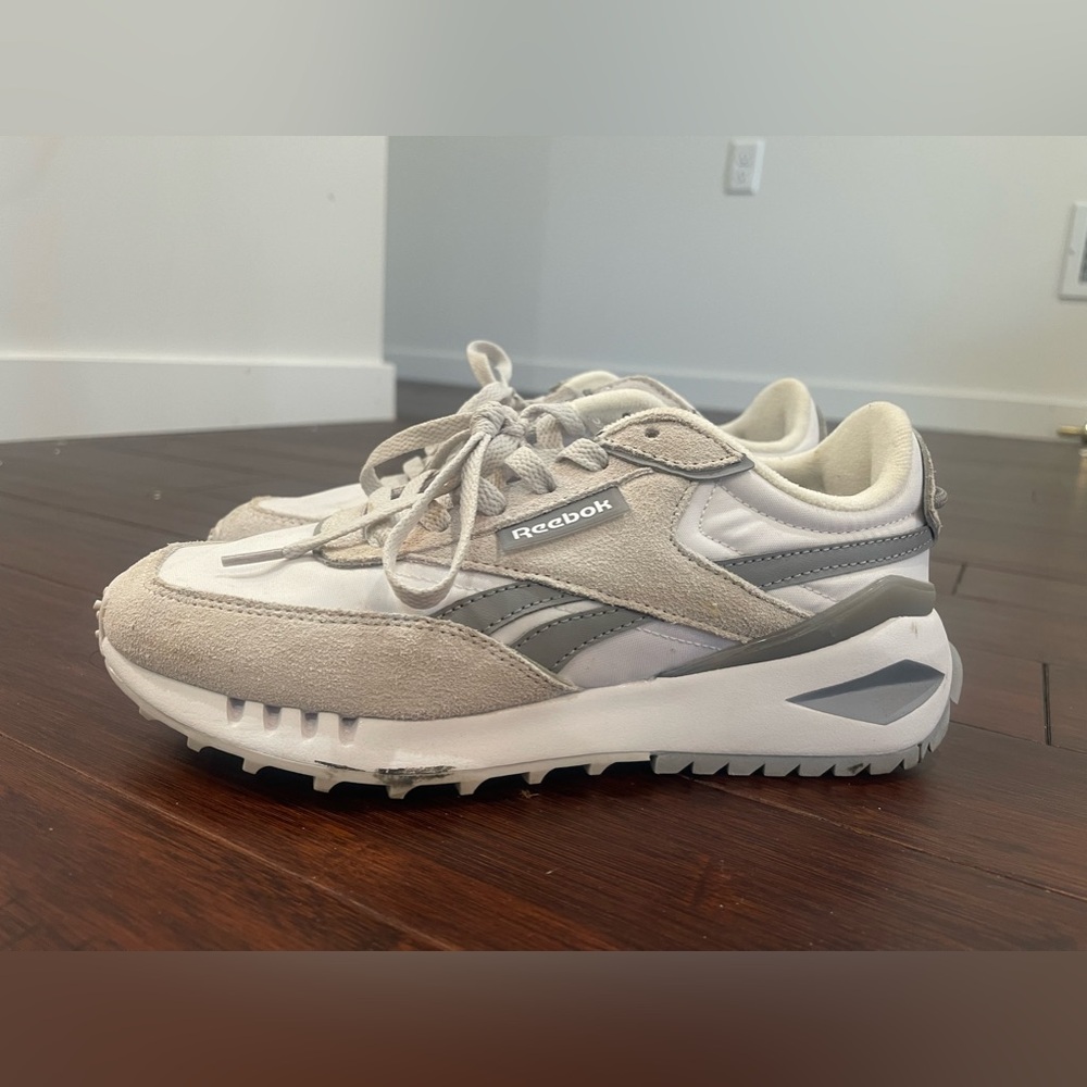 Reebok shoes women’s 7.5